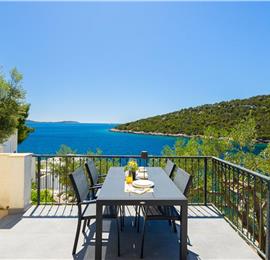 6 Bedroom Waterfront Villa with Pool in Uvala Ljubljeva near Trogir, Sleeps 12-13